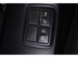 3つの走行モードがあります。『EVモード』はモーターのみで走行しガソリンを消費しないハイブリッド車ならではの環境にも優しい走行です。
