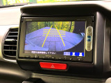 【バックカメラ】駐車時に後方がリアルタイム映像で確認できます。大型商業施設や立体駐車場での駐車時や、夜間のバック時に大活躍!運転スキルに関わらず、今や必須となった装備のひとつです!