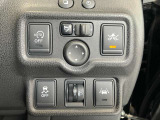 安全装備に関するボタンは運転席周りにまとめて設置されています