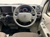 このハンドルを握った時に、車を所有している優越感を味わえますね