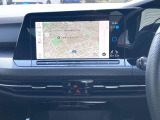 スマートフォン用アプリ[Apple CarPlay][Android Auto]対応の純正ナビ Discover Pro を装備、ラジオのほか、USB、Bluetoothハンズフリー通話にも対応。