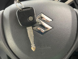 【キーレス】少し離れた場所からでもボタン一つでドアの開錠・施錠ができるのでとっても便利!ドアの鍵穴周りに傷をつけることもありません♪
