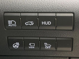 【パワーバックドア】スマートキーや運転席のボタンを押すだけでリアゲートが自動で開閉します!荷物を持っている時や、高い位置にあるバックドアを閉める際に便利な機能です♪