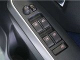 電動格納&ミラー角度調整機能付きです。