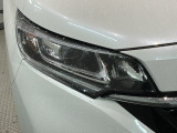 LEDヘッドライトは、点灯の瞬間から最大光量を発揮し、突然暗くなるトンネルなどでの安定感を高めます。