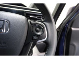 Hondaセンシングの機能のひとつ、アダプティブクルーズコントロール付!アクセルから足を離しても設定したスピードと前車との車間を保ち走行してくれます!車線維持もアシスト☆高速道路で疲労軽減ですね☆