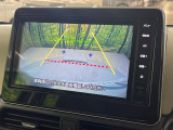 【バックカメラ】駐車時に後方がリアルタイム映像で確認できます。大型商業施設や立体駐車場での駐車時や、夜間のバック時に大活躍!運転スキルに関わらず、今や必須となった装備のひとつです!