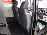 当店では専任のメカニックが大切なお客様のお車を一台一台丁寧に整備いたします。自社認証工場にてリフトアップし下回りまでキッチリ検査いたします。