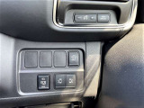 スイッチ類。運転席でスライドドアの開閉操作ができます