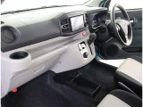 高いホールド性で運転姿勢が安定します。長距離ドライブでも疲れにくいのが魅力です。快適なドライビングライフをお送りください♪
