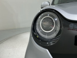 LEDヘッドライトは、点灯の瞬間から最大光量を発揮し、突然暗くなるトンネルなどでの安定感を高めます。