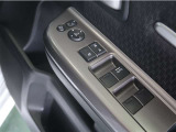 電動格納&ミラー角度調整機能付きです。