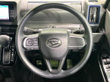 インテリアに合わせたデザインのステアリングは、運転される方のことも考え、運転しやすい形状、大きさです。是非一度、実際に触ってお確かめください。