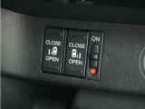 ◆両側電動スライドドア◆狭い駐車場でも乗り降りが楽々♪お子様が隣の車にドアを当ててしまう心配もございません!小さなお子様連れの方もこれで安心。