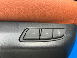 パワーシートには2つのシートポジションを記憶させるメモリー機能付き。ご夫婦で運転される場合にはそれぞれのシートポジションへの調整もボタン一つで簡単です♪