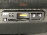 ハンドルの右下にETCがついています。高速道路の料金所の通過も楽々です!。 カードの取り出しもしやすい場所についています。