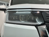 LEDヘッドライトは、点灯の瞬間から最大光量を発揮し、突然暗くなるトンネルなどでの安定感を高めます。