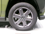 純正のアルミホイール装着車です。タイヤサイズは165/65R15です。