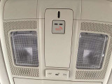 エアバッグ作動時や後突時、もしくは車内のSOSボタンを押した際に緊急通報オペレーターに連携し、救急・警察を手配します。更にオペレーターにも連携、お客様のご要望に応じてロードサービスの手配を行います。
