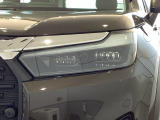 LEDヘッドライトは、点灯の瞬間から最大光量を発揮し、突然暗くなるトンネルなどでの安定感を高めます。