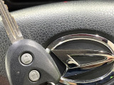 【キーレス】少し離れた場所からでもボタン一つでドアの開錠・施錠ができるのでとっても便利!ドアの鍵穴周りに傷をつけることもありません♪