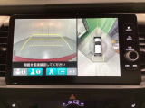 マルチビューカメラシステム搭載車です。お車の周囲を全方位でカバーします。後方・前方・両脇と、コンディションが悪い視界でもカラーモニターに映し出した映像がドライバーをサポートします。