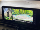 【アラウンドビューモニター】専用のカメラにより、上から見下ろしたような視点で360度クルマの周囲を確認することができます☆死角部分も確認しやすく、狭い場所での切り返しや駐車もスムーズに行えます。
