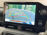 【バックカメラ】駐車時に後方がリアルタイム映像で確認できます。大型商業施設や立体駐車場での駐車時や、夜間のバック時に大活躍!運転スキルに関わらず、今や必須となった装備のひとつです!