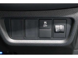 【横滑り防止装置】ドライバーの安全運転をアシストしてくれる装備が充実しています☆ドライバーの不安を安心へと変えてくれますね。