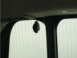 この車にはリアにもドライブレコーダーを装備しております◆映像・音声などを記録する自動車用の装置です。 もしもの事故の際の記録はもちろん、旅行の際の思い出としてドライブの映像を楽しむことができます。