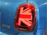 MINIのオートライトは積極的にライトをつけることにより、自車の存在を周囲に向けアピールいたします。それは安全性への配慮でもあります。