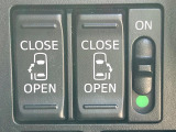 【両側パワースライドドア】スマートキーや運転席のスイッチで後席両側スライドドアの開閉が可能♪電動だから力を入れてドアを開ける必要が無く、小さなお子様でも簡単に開け閉めでき快適です♪