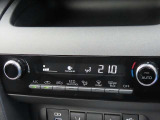 オートエアコンなのでスイッチひとつで車内を設定温度に調節してくれます☆