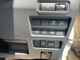 運転席に座りながら両側オートスライドドアの操作ができるスイッチ装備!