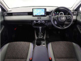 視界広々で運転しやすくロングドライブでも疲れを感じさせないすっきりとまとまったインパネ周りです。