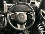 【純正革巻きステアリング】上質な革を使用することで、手にしっかり馴染みとても運転しやすいハンドルです♪