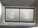 【両側パワースライドドア】スマートキーや運転席のスイッチで後席両側スライドドアの開閉が可能♪電動だから力を入れてドアを開ける必要が無く、小さなお子様でも簡単に開け閉めでき快適です♪