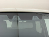 障害物を感知して、衝突の可能性がある場合、運転者へ警告音を発したり、衝突の可能性が高い場合、ブレーキの補助操作を行い、減速して衝突被害を軽減するシステムです。