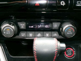 快適オートエアコン付♪設定温度をキープし車内を快適な温度に保ちます♪