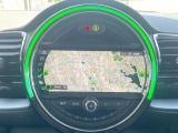 ●純正ナビ:一体感のあるナビは、高級感ある車内を演出してくれます。オーディオ機能も充実しておりますので、運転もより楽しめます♪