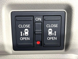 【両側パワースライドドア】スマートキーや運転席のスイッチで後席両側スライドドアの開閉が可能♪電動だから力を入れてドアを開ける必要が無く、小さなお子様でも簡単に開け閉めでき快適です♪