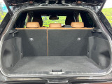 積み下ろしのしやすいデッキにはたっぷりと荷物を積み込んでいただけます。遊びから仕事まで、様々なシーンで頼れます♪