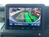 【リアカメラ】運転が苦手な方も車庫入れラクラクです!ギアをリバースに入れれば自動的にモニターが切り換わりますので、面倒な操作は不要です。狭い駐車場もお車を傷つけず安心です!