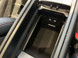 産業道路沿い・青梅線羽村駅東口より徒歩10分でございます。ショールーム内に車両を展示しており、ごゆっくりお車を見ていただけます。