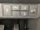 ハンドルの右側にはヘットライトリベライザーとHondaセンシング用のメインスイッチがついています。ヘッドライトリベライザーは道路状況や積荷の加重に応じてライトの高さを調節できます。
