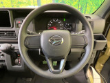 インテリアに合わせたデザインのステアリングは、運転される方のことも考え、運転しやすい形状、大きさです。是非一度、実際に触ってお確かめください。