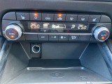 車内快適オートエアコン。ダイヤル式で操作性も良好です