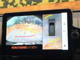 【パノラミックビューモニター】専用のカメラにより、上から見下ろしたような視点で360度クルマの周囲を確認することができます☆死角部分も確認しやすく、狭い場所での切り返しや駐車もスムーズに行えます。