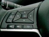 ハンドルスイッチで車両設定・オーディオの選曲や音量調整などが出来、安全性もアップ。