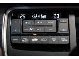 運転席と助手席の温度設定の変更が可能な左右独立タイプのデュアルエアコンです♪♪♪暑がりな人・寒がりな人も誰もが車内を快適にお過ごしいただけます♪♪♪